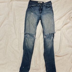 HOLLISTER ripped skinny jeans